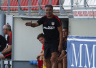 Víctor Afonso, entrenador del Atlético B, dirigiendo el primer amistoso de pretemporada frente al Pinto